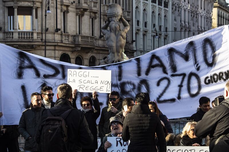 Barberini, la protesta dei commercianti per la chiusura della metro 6