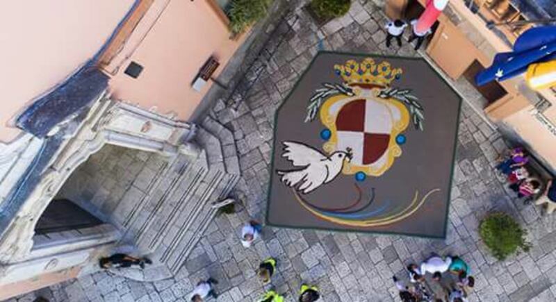 La tradizionale "Infiorata" di Sant'Agata Dei Goti torna con “I Miracoli Eucaristici” 5