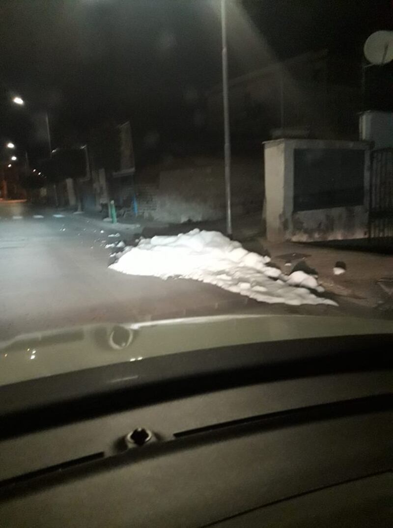 Schiuma bianca dai tombini di Acerra 3