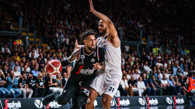 La Virtus Bologna travolge l'Olimpia Milano 85-66: lo scudetto si deciderà a gara-7