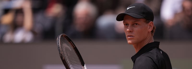 “Ho bisogno di cure per il ginocchio”: Sinner choc, salta le Atp Finals. Stagione 2026 già finita