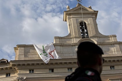 I grillini sul tetto della Camera: occupazione ad oltranza 12