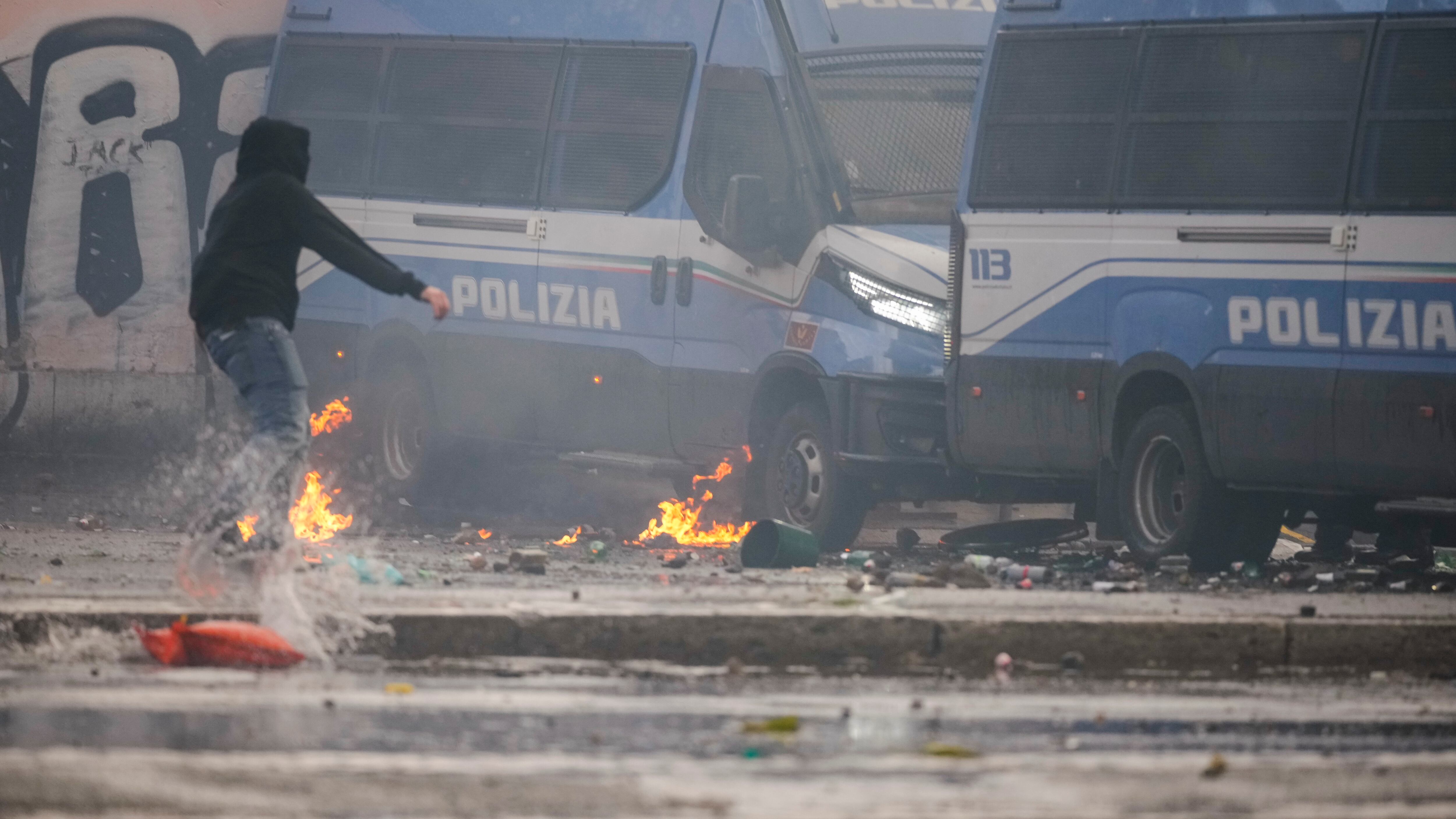 5 ottobre, resta ai domiciliari il 24enne arrestato: la Digos deposita nuovi filmati