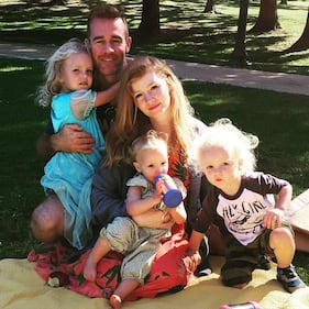 James e Kimberly Van Der Beek: foto di famiglia in attesa del quarto figlio 3