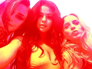 Selena Gomez sexy in bikini 3
