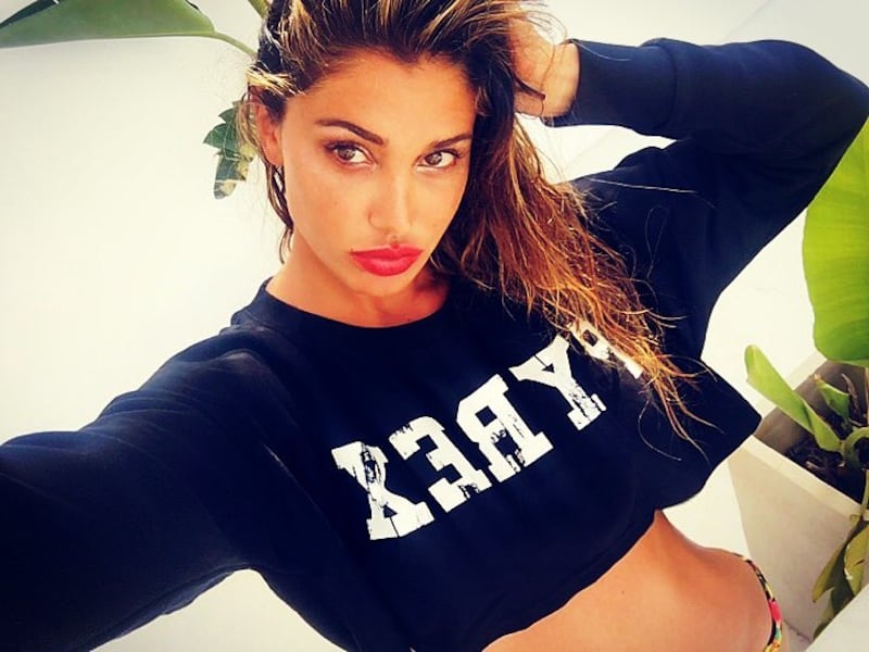 Belen Rodriguez, i selfie più sexy: foto 3