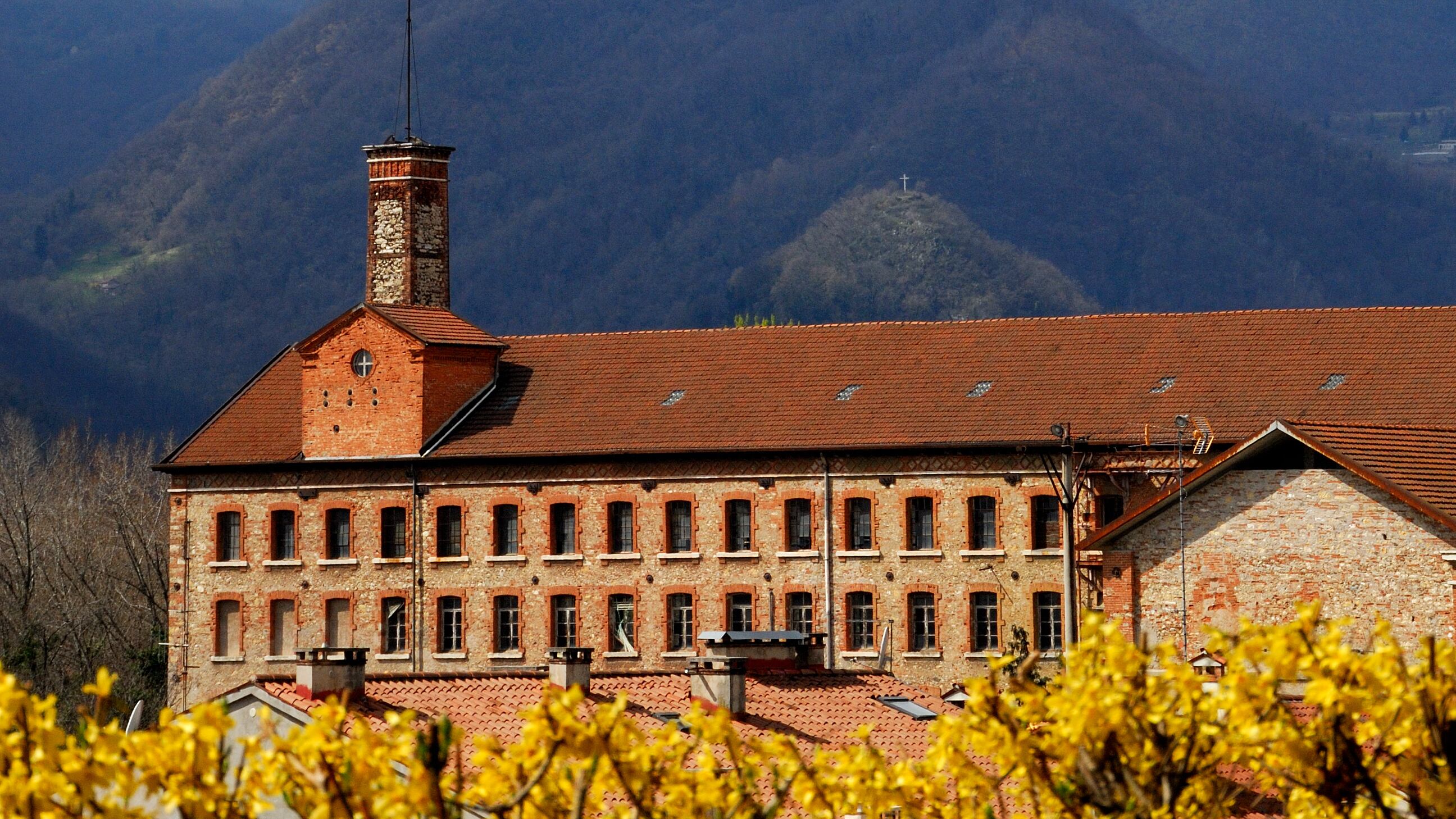 Il palazzo ridotto a centro sociale e gli altri 39 capolavori a rischio