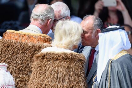 Il principe Carlo e Camilla ricevono il tradizionale saluto Maori 3