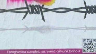 L'oltraggio agli ebrei tra svastiche, sit-in con accuse di genocidio e inni all'Unione Sovietica di Stalin