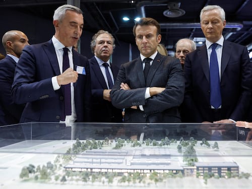 La Francia rivuole le fabbriche d'auto