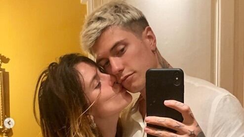 Benjamin Mascolo annuncia la rottura con Bella Thorne. Mentre lei si rilassa a letto (ma poi cancella)