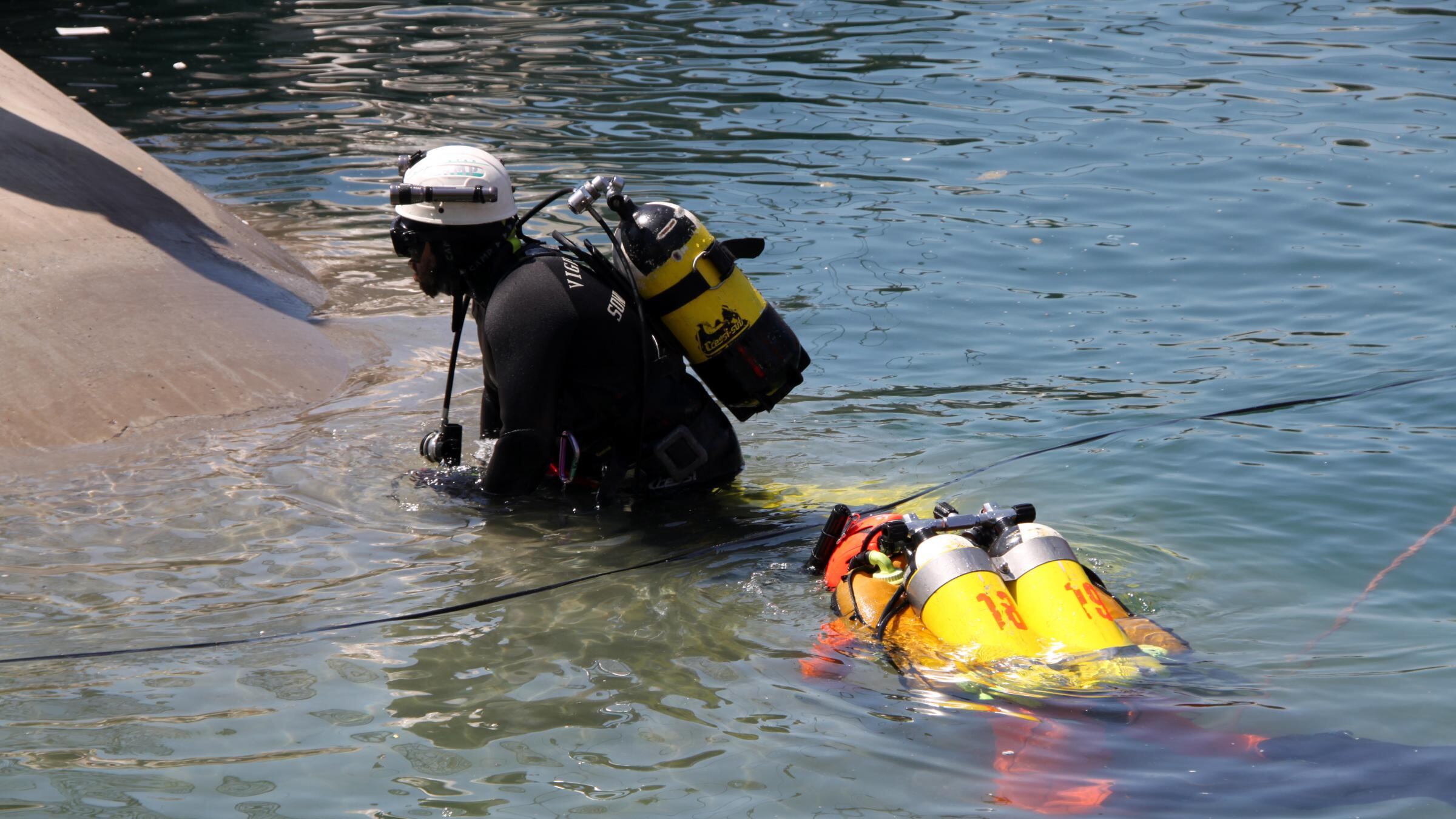 Maltempo nel mantovano. 5 persone nel fiume con l'auto, un disperso