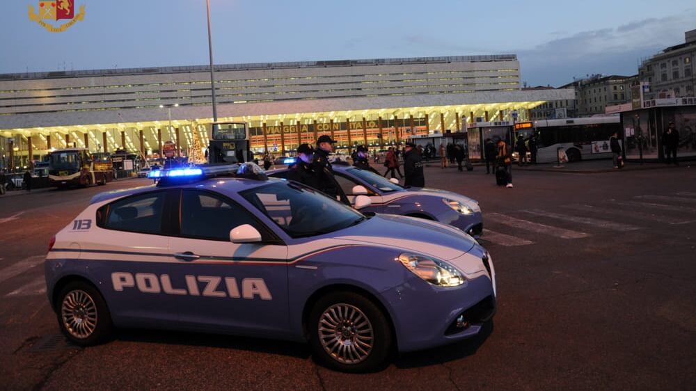 Paura in hotel a Termini: coppia di turisti rapinata e minacciata in camera