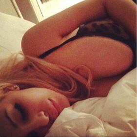 Charlotte Caniggia, lato B da urlo nella spa 3