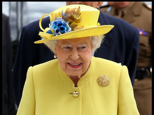 Tiare, guanti e cappellini: così si vestono i reali britannici