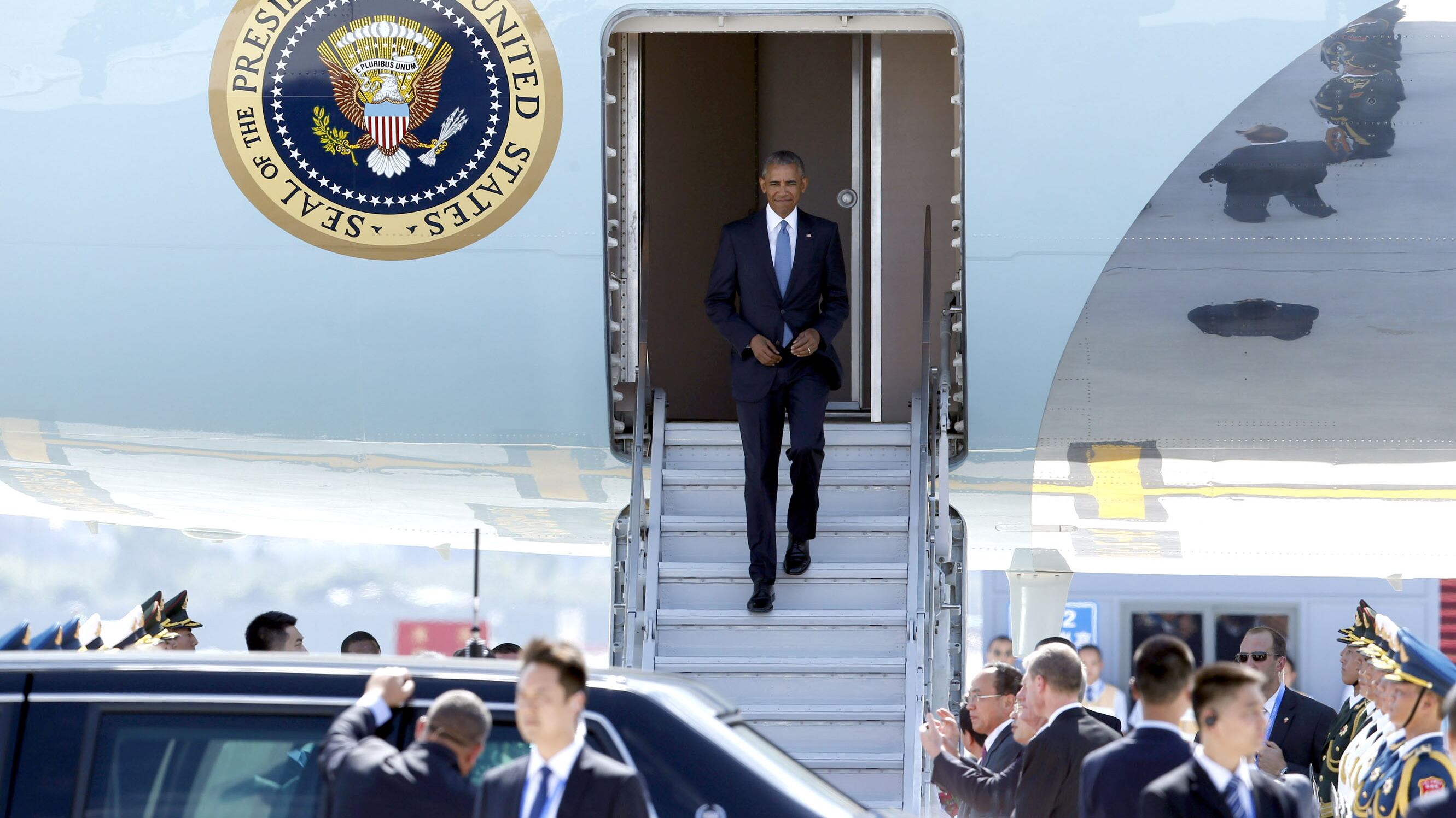 Obama umiliato al G20. Trump: "Sarei andato via"