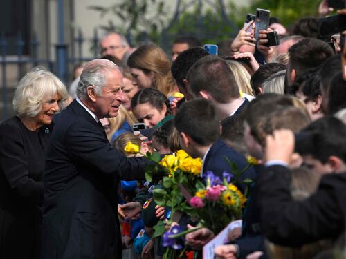 Belfast s'inchina a Re Carlo per dimenticare gli anni bui