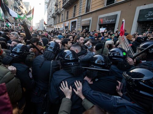 "Non lavoriamo per farci ammazzare". Gli agenti smascherano i finti pacifisti