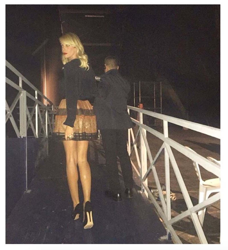 Alessia Marcuzzi favolosa con uno spacco inguinale 6
