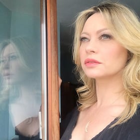 Anna Falchi si prende la scena sui social: gli scatti della sexy tifosa biancoceleste 3