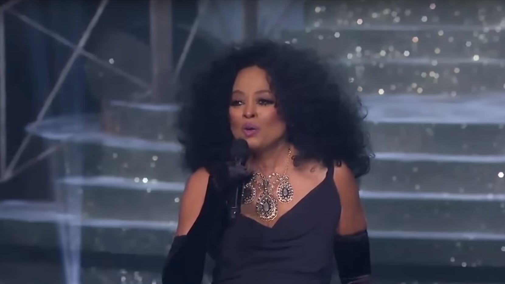 Diana Ross: "Io molestata a 75 anni in aeroporto"