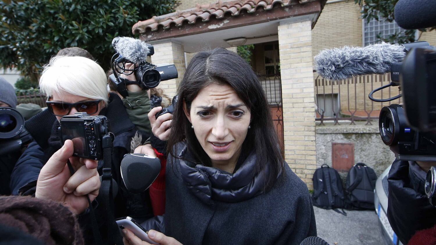 "Sì allo stadio, ma meglio farlo altrove". La Raggi sale su un cavillo per fermarlo