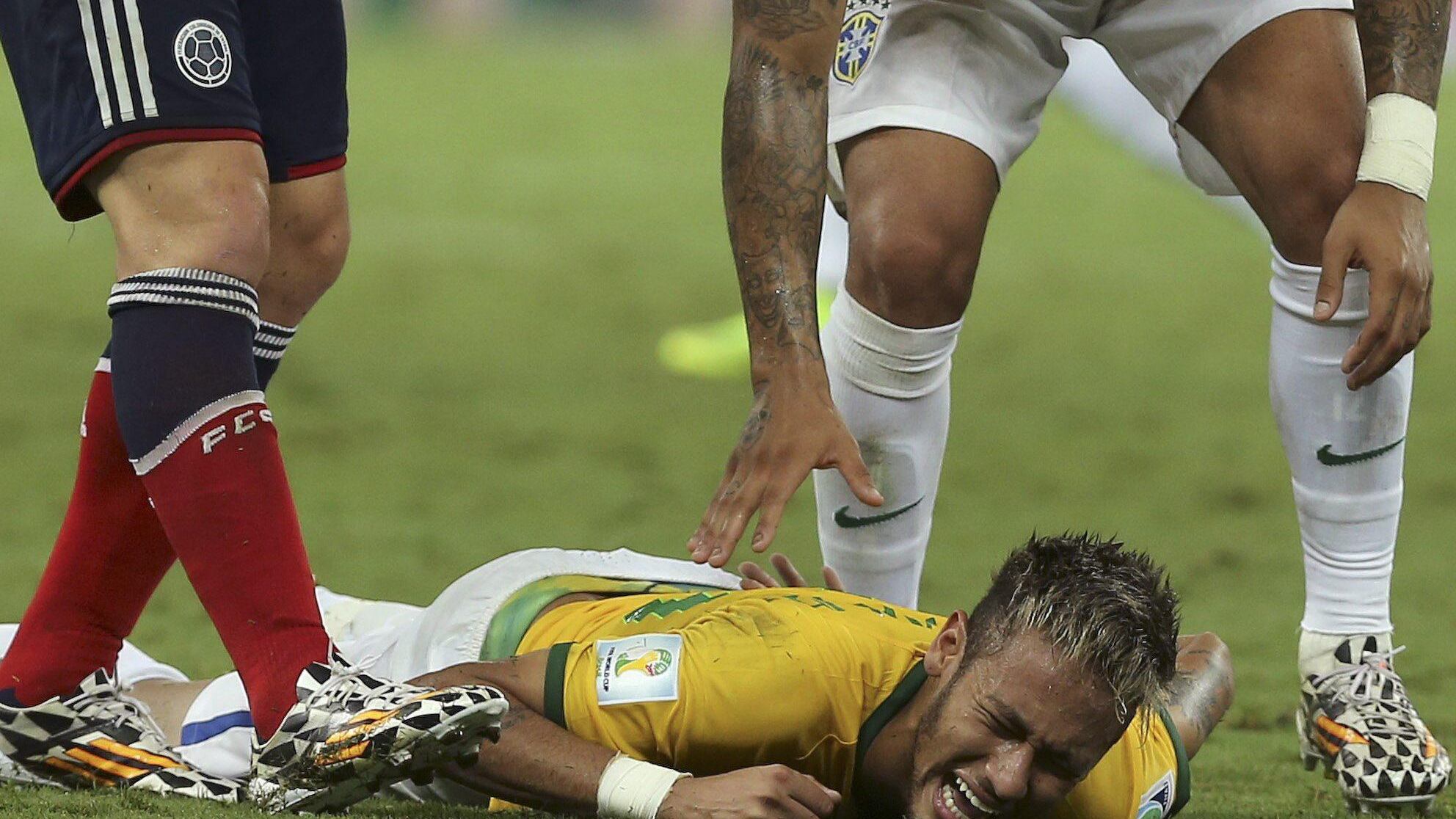 Mondiale finito per Neymar: frattura alla vertebra
