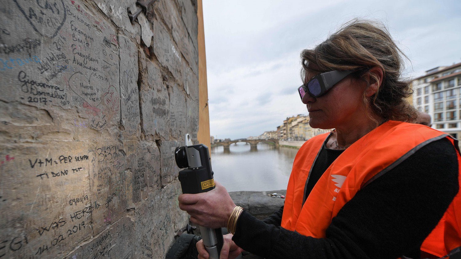 A Firenze arriva il laser che cancella le scritte