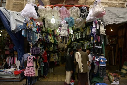 Yemen, il bazaar di Sana'a a pochi giorni dalla fine del Ramadan 2