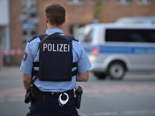 Germania, colpi di pistola contro un immigrato: "È violenza xenofoba"