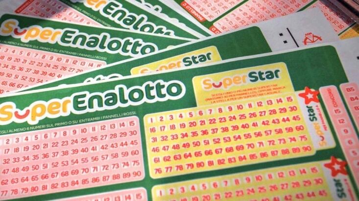 SuperEnalotto da 371 milioni, i 90 vincitori si sono presentati per l'incasso