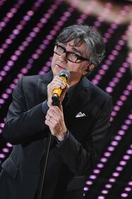 Sanremo 2016: gli abiti della prima serata 44