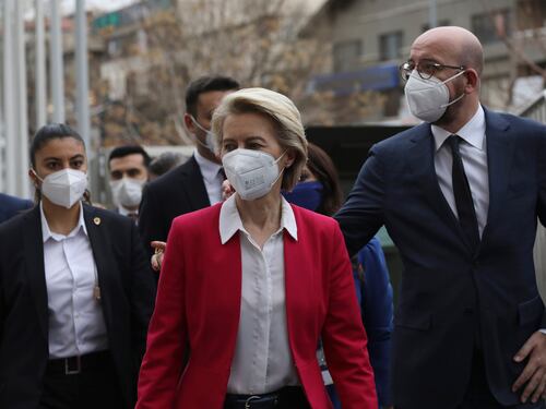 Niente sedia a von der Leyen. Il Ppe: "Erdogan vergogna"