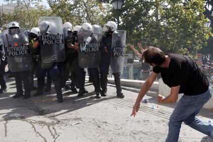 Grecia, un morto negli scontri 4