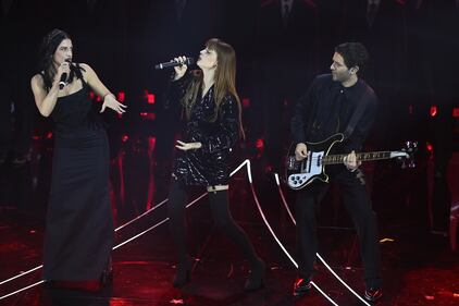 Sanremo 2024: ecco il look della quarta serata del Festival di Annalisa 8