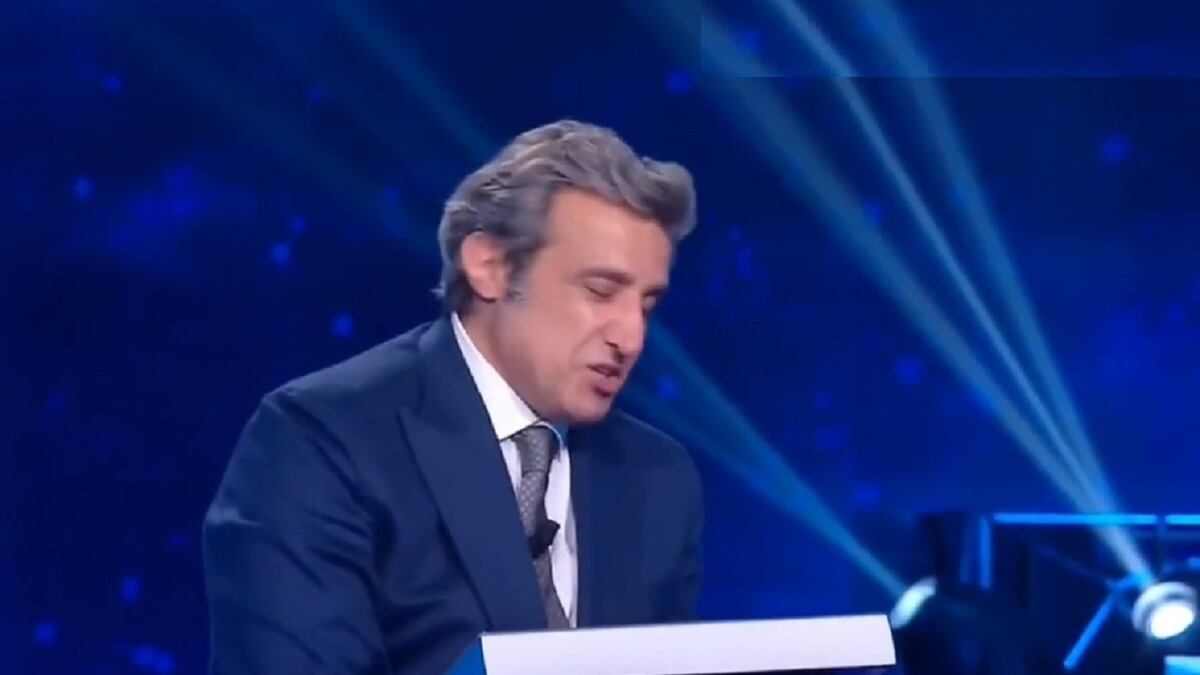Flavio Insinna si avvicina a La7