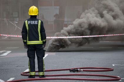 Maxi incendio a Londra: 2mila persone in fuga 9