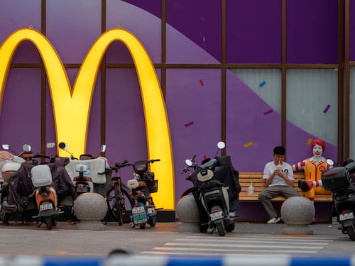 La Cina rallenta, ma c’è un settore che vola: cosa c’è dietro allo strano boom dei fast food