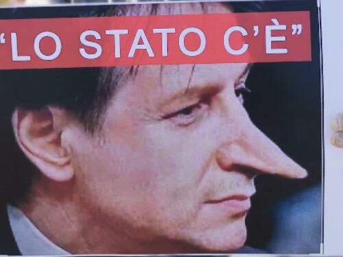 Le partite Iva 'a pane e cipolla' scendono in piazza contro Conte