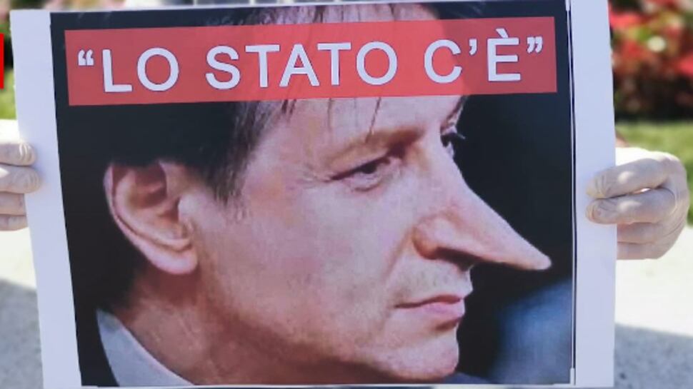 Le partite Iva 'a pane e cipolla' scendono in piazza contro Conte