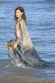 Isabeli Fontana infiamma il Festival di Venezia 9