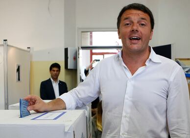 Renzi vota a Pontassieve con la moglie Agnese 6