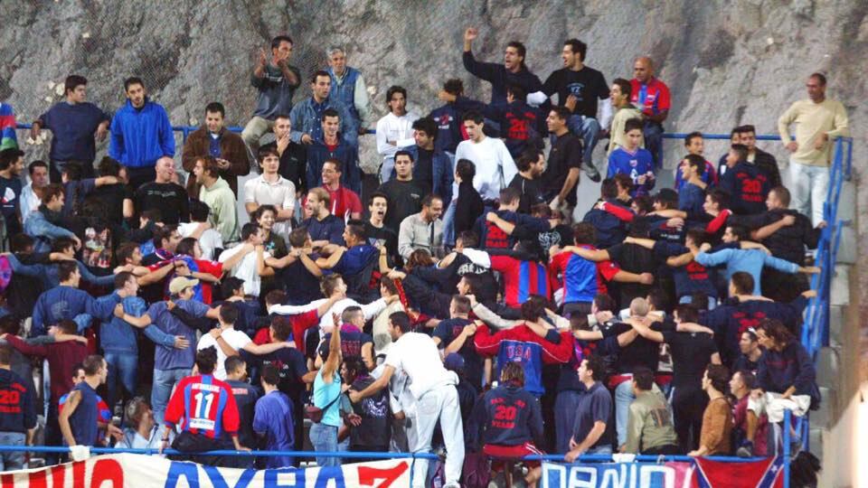 La squadra di basket di Atene licenzia il coach "perché è fascista"