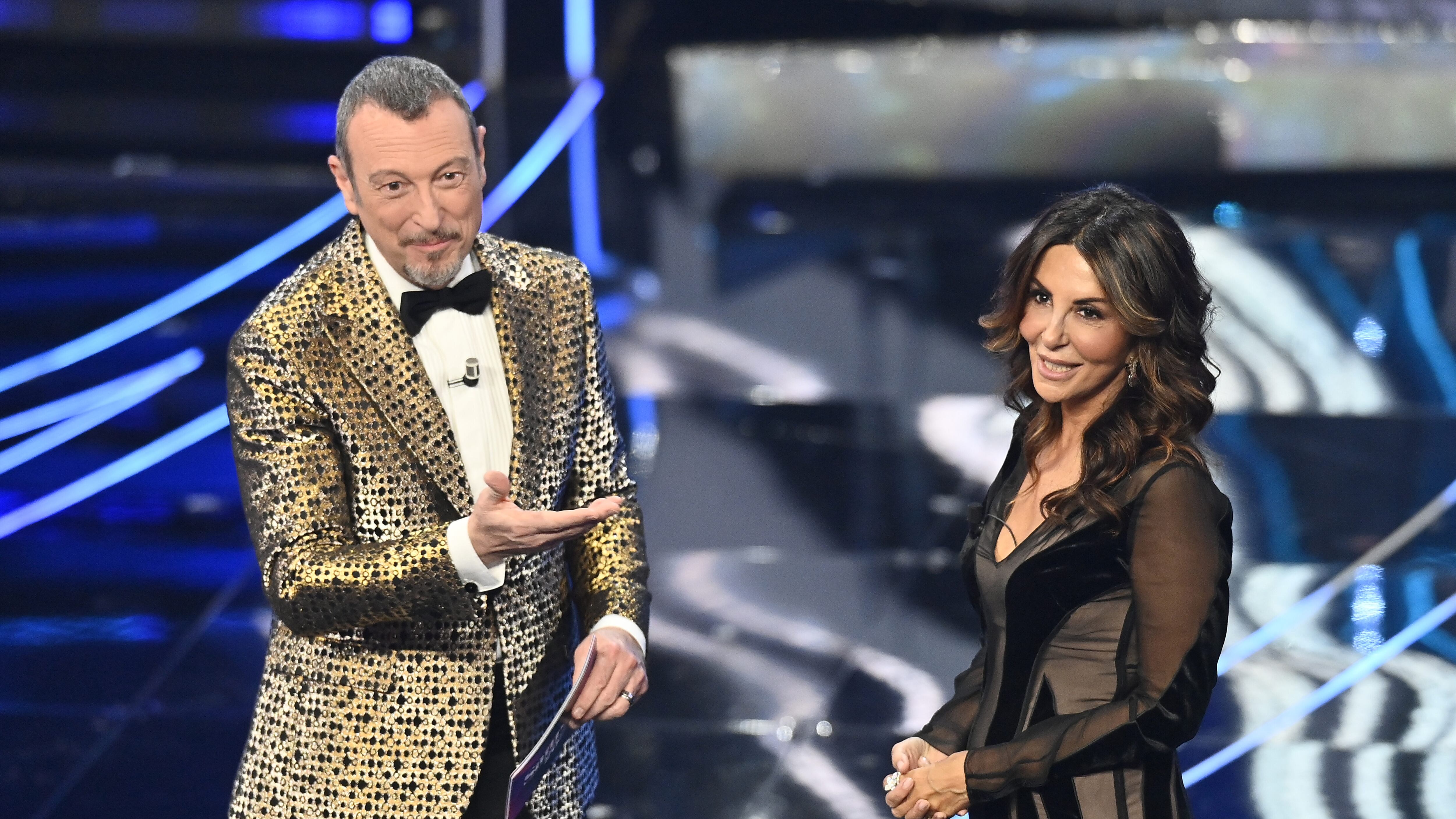"T'ho lasciato qua e ti ritrovo". Lo sfottò di Sabrina Ferilli a Amadeus