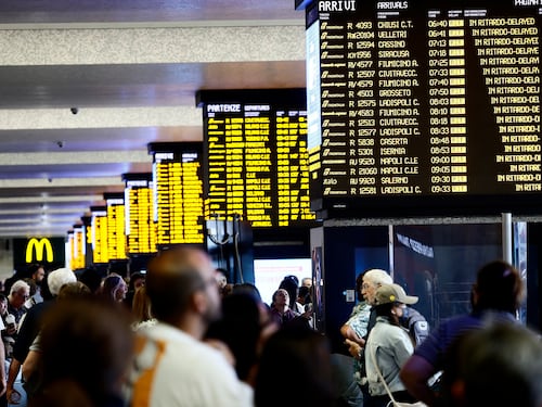 Caos treni, solo per un chiodo. Salvini: "L'impresa deve rispondere"