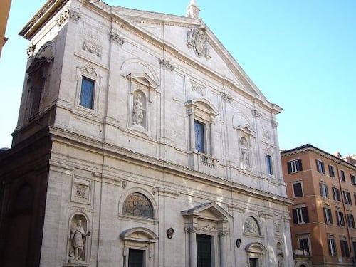 Roma, chiude una chiesa: prete contagiato