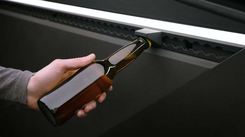 Tesla Cybertruck, gli accessori più strani: guarda tutte le foto 1