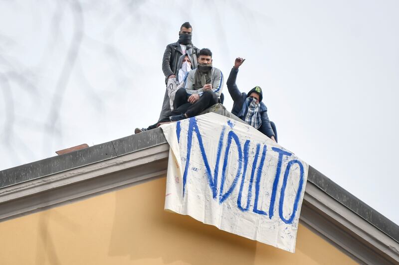 San Vittore, i detenuti in rivolta 15