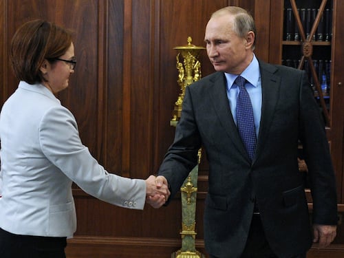 Allarme Nabiullina: "A causa delle sanzioni scorte limitate". Putin smentisce: "Blitz fallito"