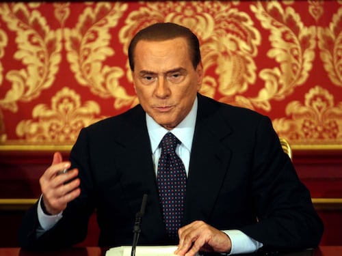 Basta, mi arrendo: starò con Silvio